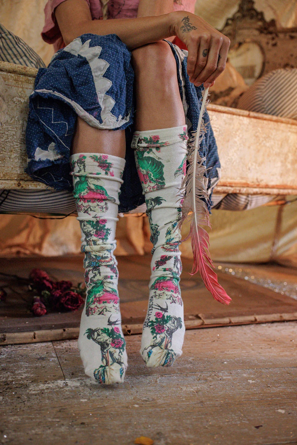 **Pre-Order** La Dame Verte OTK Socks 225 Marquise