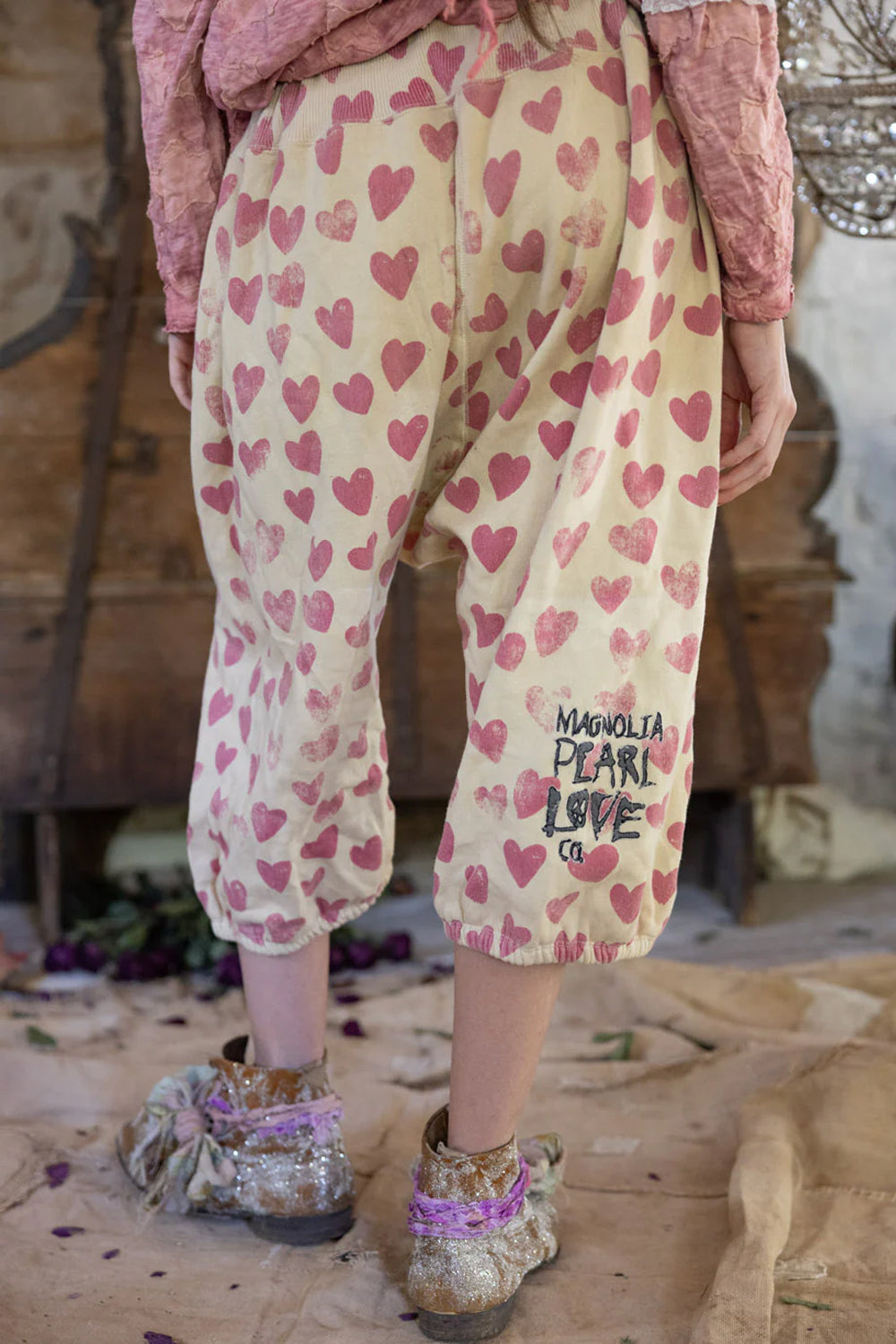 MAGNOLIA PEARL PRINTED CALI SWEAT SHORTS 100 EVER HEARTS