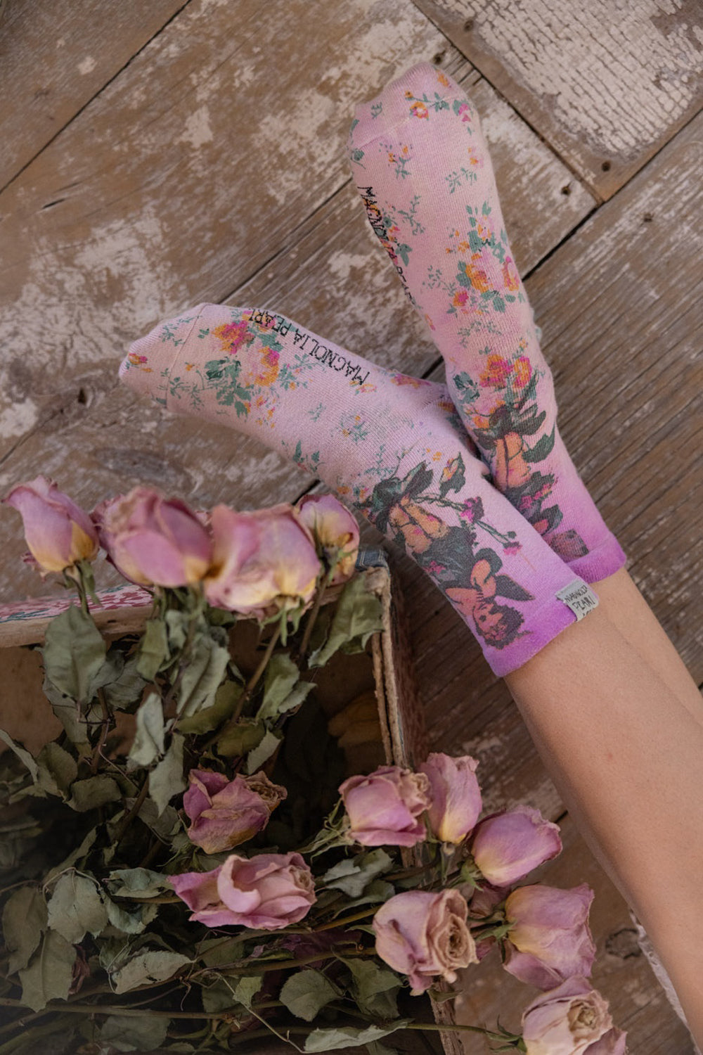 MAGNOLIA PEARL MAYSIE MP SOCKS 122 CROWN OF LOVE