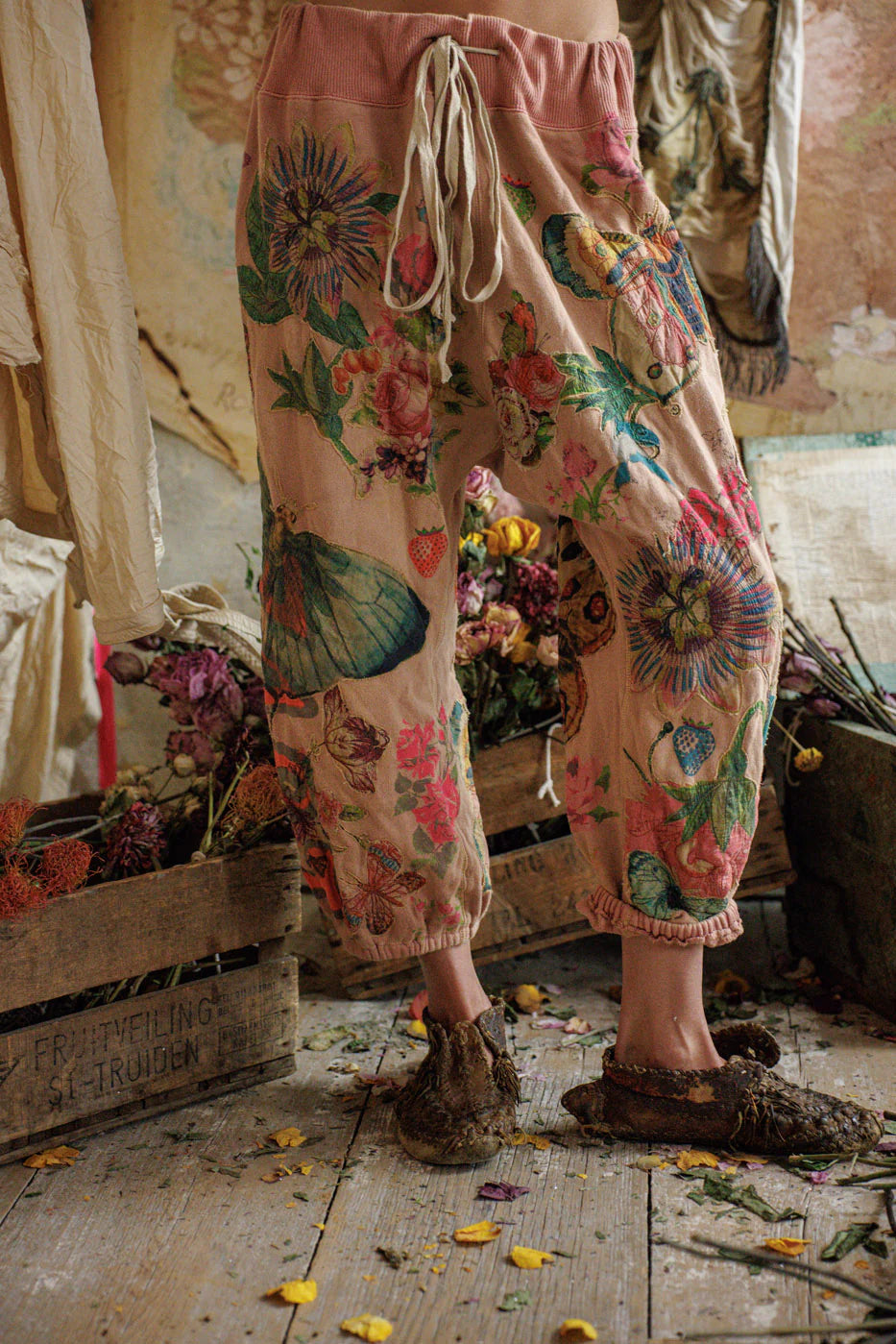 **Pre-Order** Magnolia Pearl Applique La Jolla Joggers Pants 913 Sunfaded Acai
