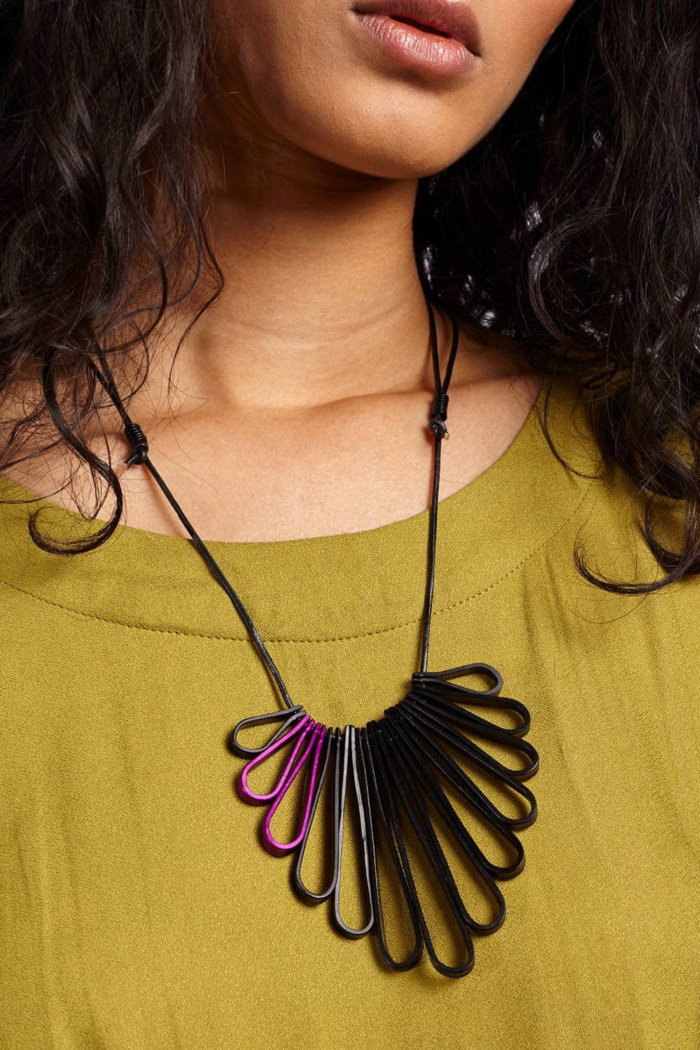 MONICA KREXA DROPS NECKLACE BLACK/PURPLE
