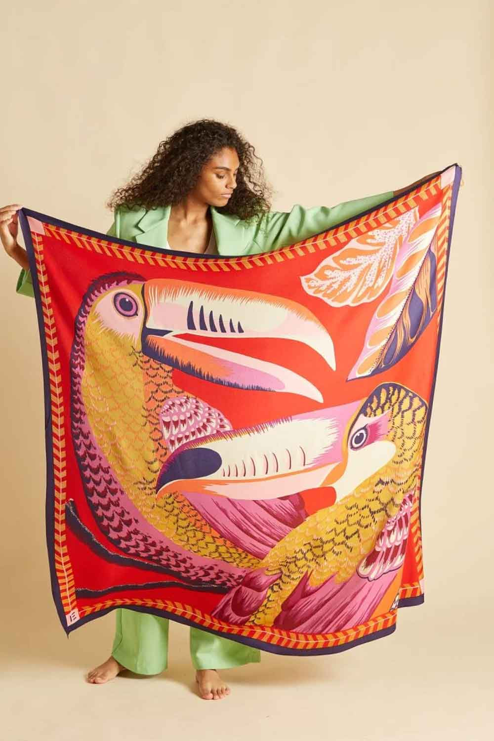 INOUI EDITIONS SCARF TOUCAN RED