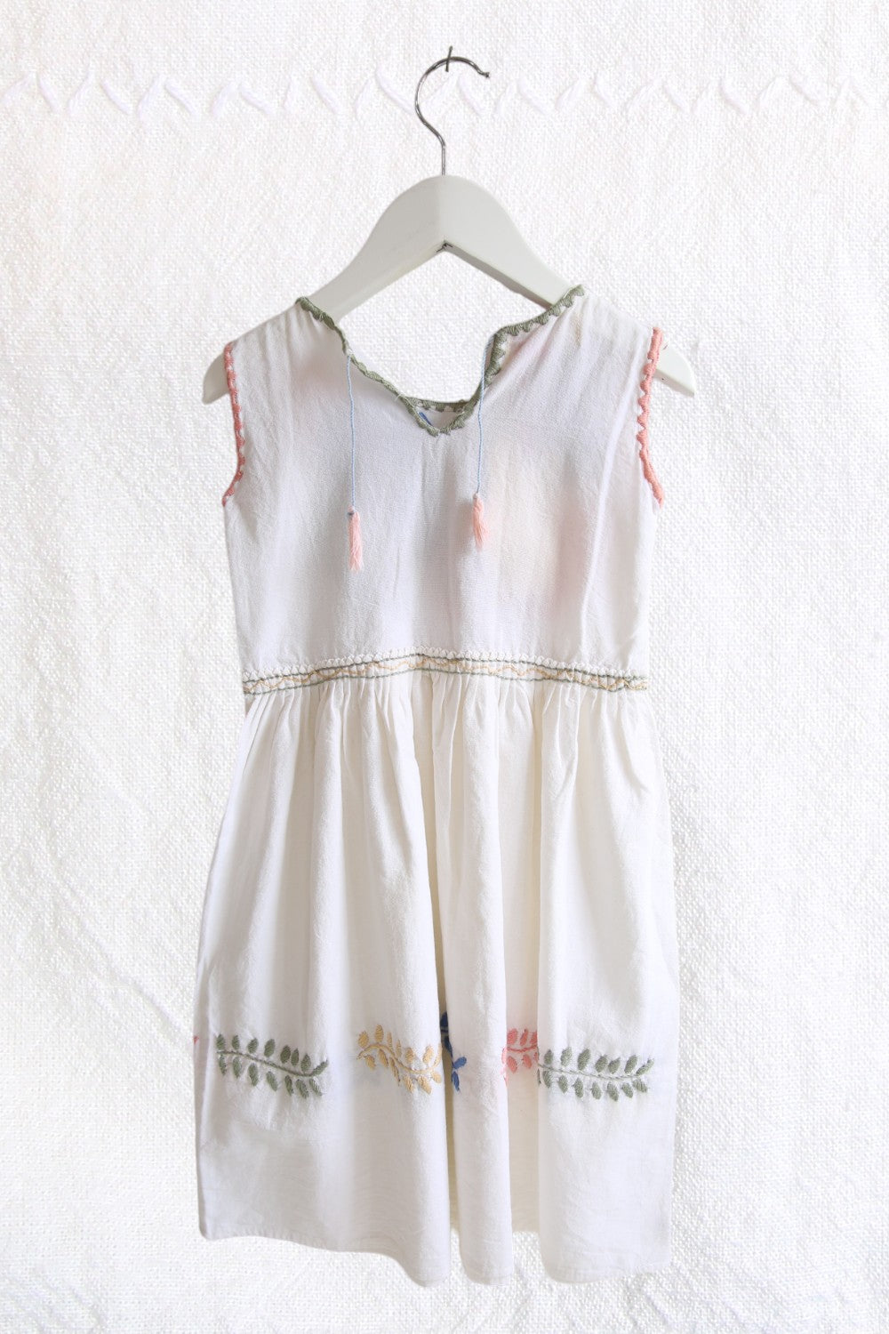 LAS NIÑAS KIDS EMBROIDERED OFF-WHITE DRESS