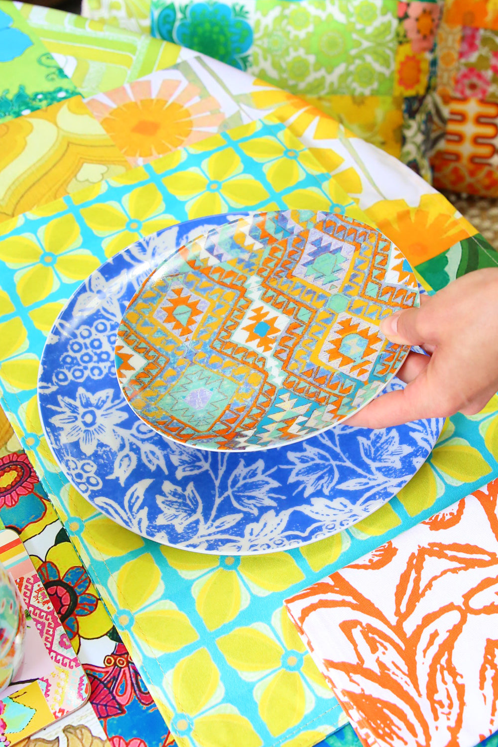 ANNA CHANDLER DINNER PLATE SET  CORNFLOWER BLUE