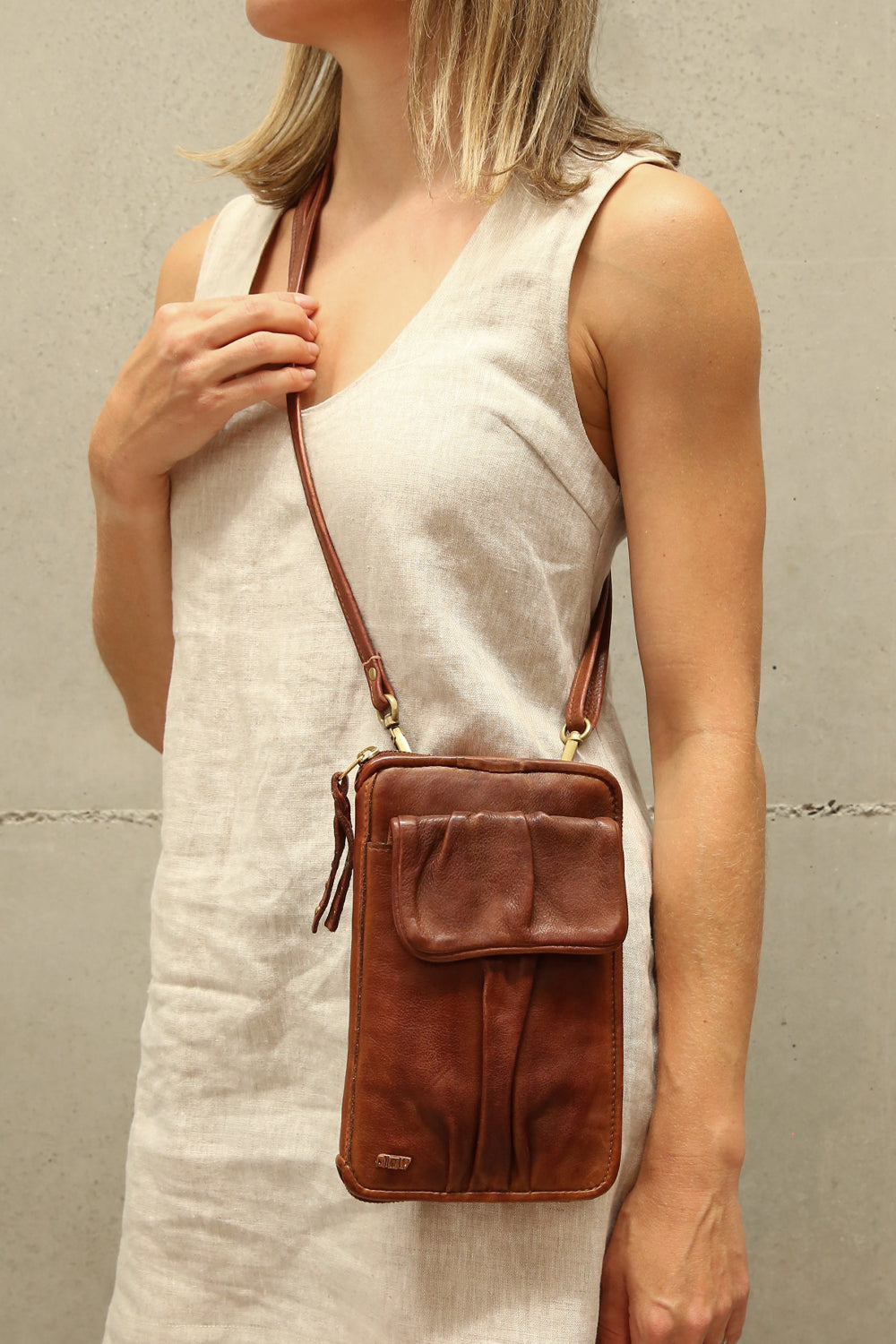 Art N Vintage Tiko Phone Crossbody Wallet Oak