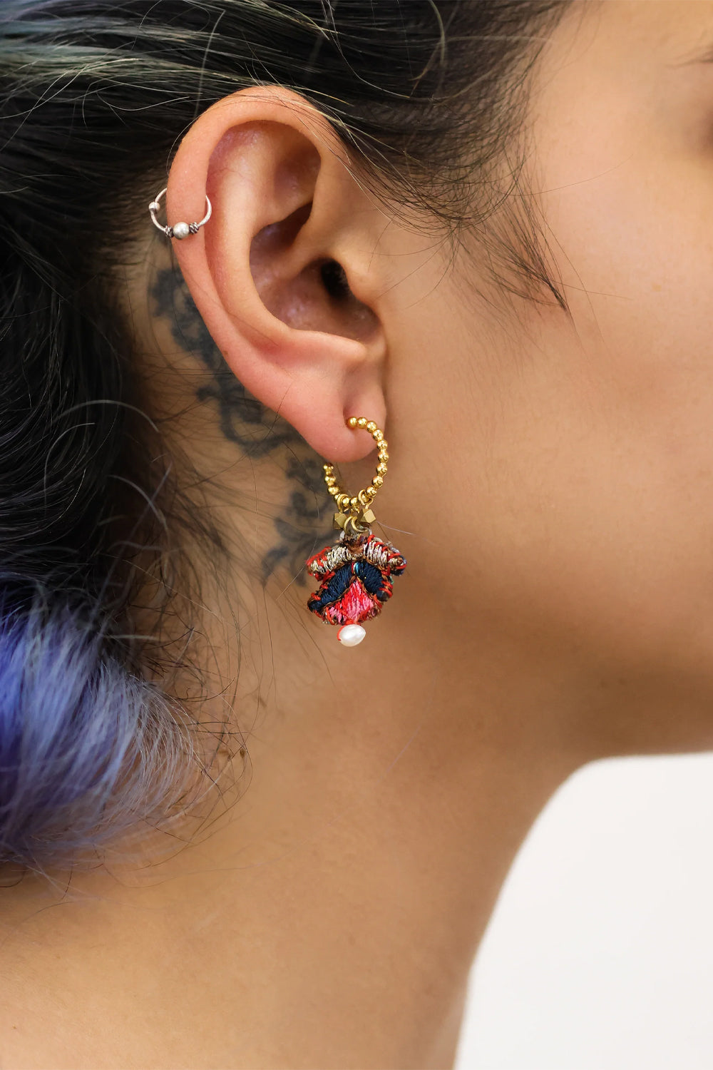 AYALA BAR SMALL HOOP EARRINGS EMRBROIDERED GARDEN SET ZARA