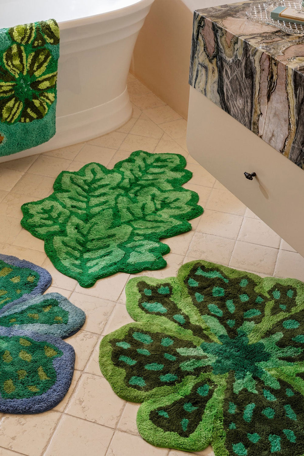 BONNIE AND NEIL GREEN LEAF BATH MAT