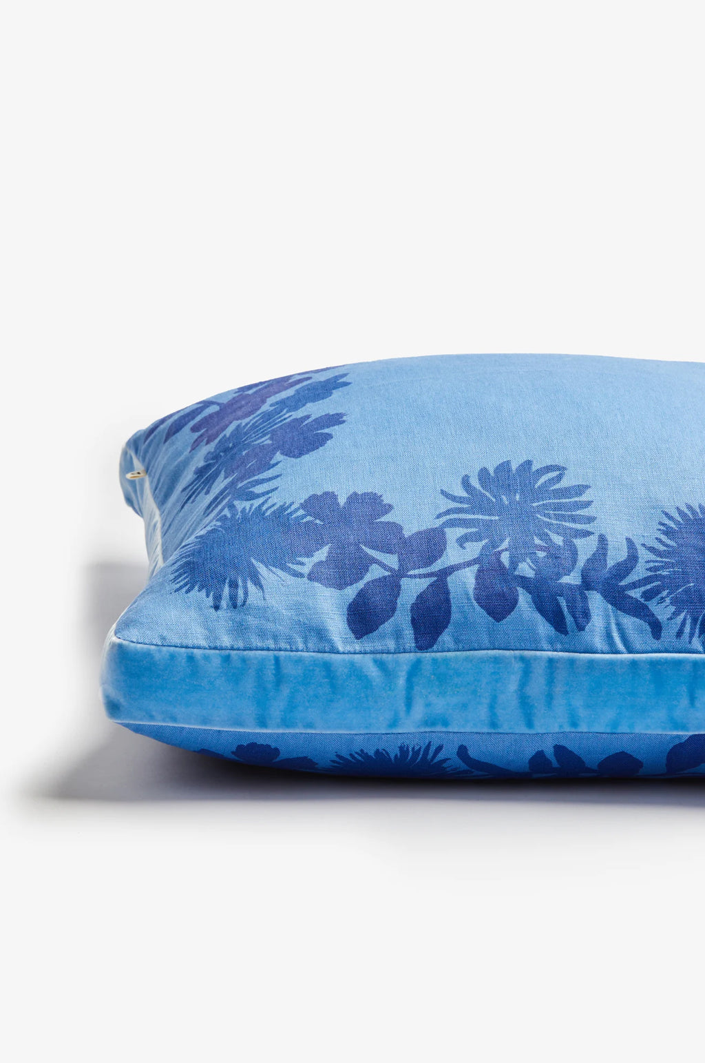 BONNIE AND NEIL CUSHION FLORA BLUE 50CM