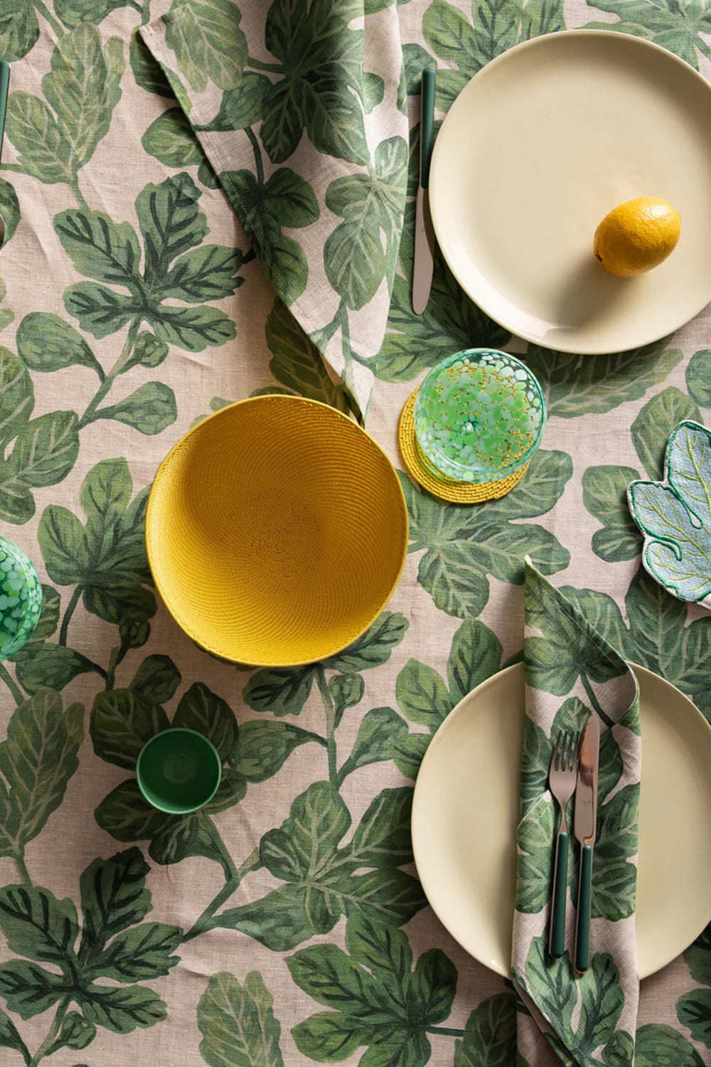 BONNIE AND NEIL FIG GREEN TABLECLOTH ROUND