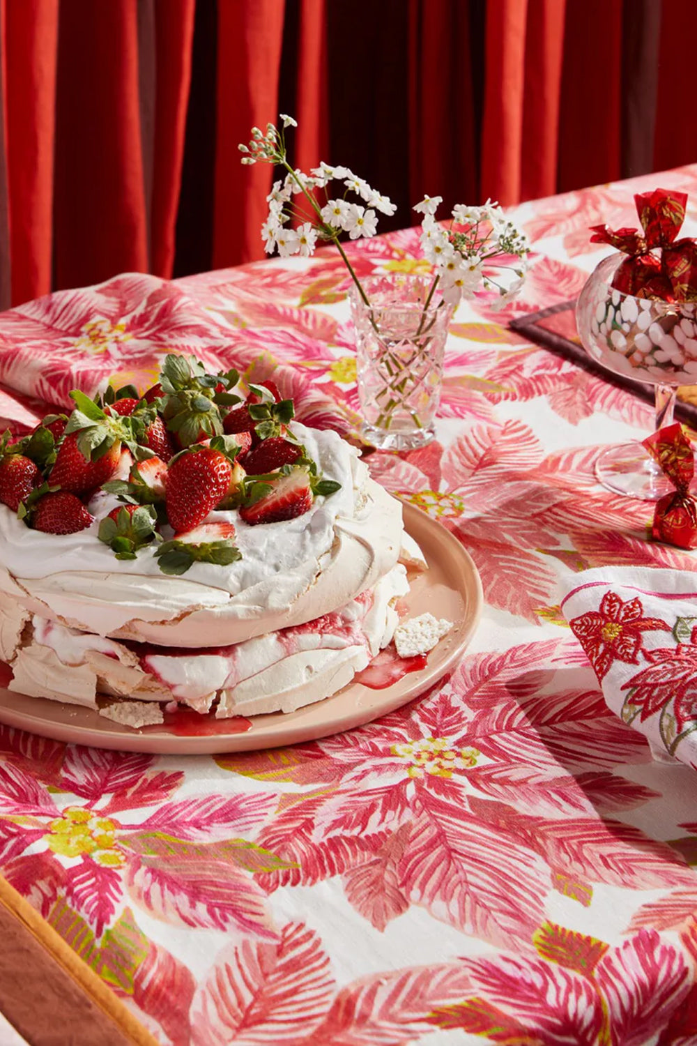 BONNIE AND NEIL POINTSETTIA RED TABLECLOTH LARGE