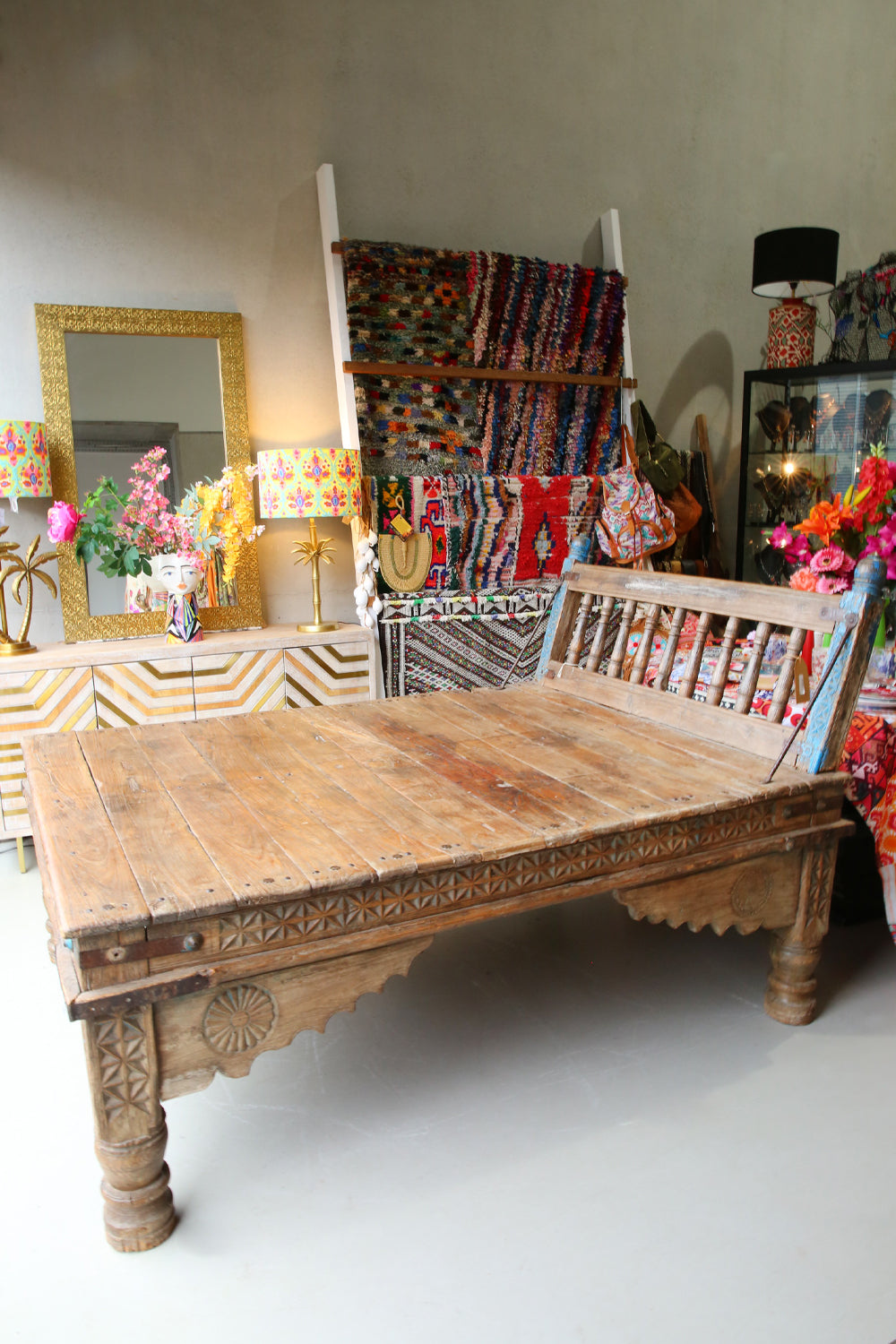ANTIQUE INDIAN WOOD HAND CARVED DAYBED