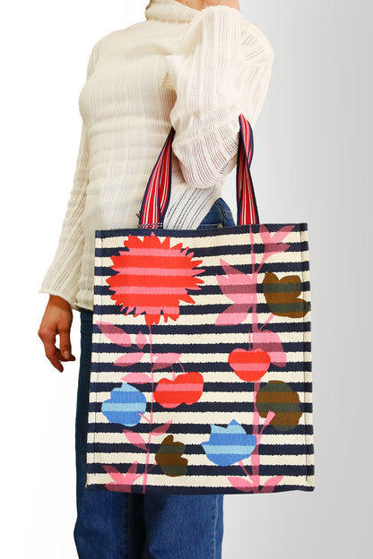 INOUI EDITIONS AOUT STREET SHOPPER BAG RED