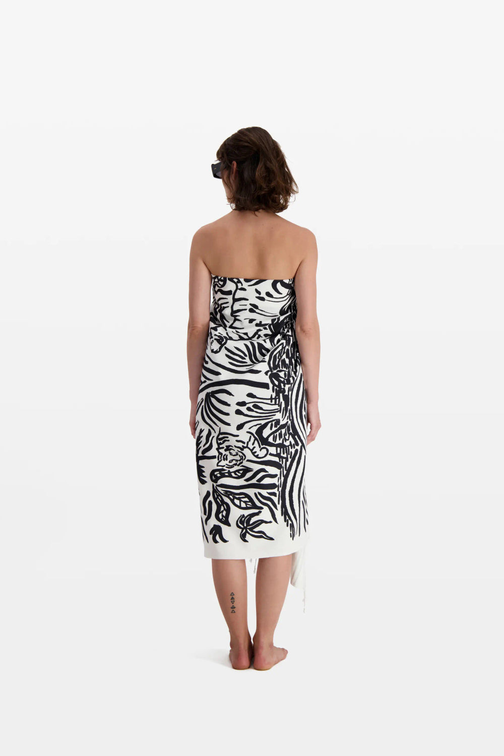 INOUI EDITIONS SUMATRA THIN TOWEL BLACK