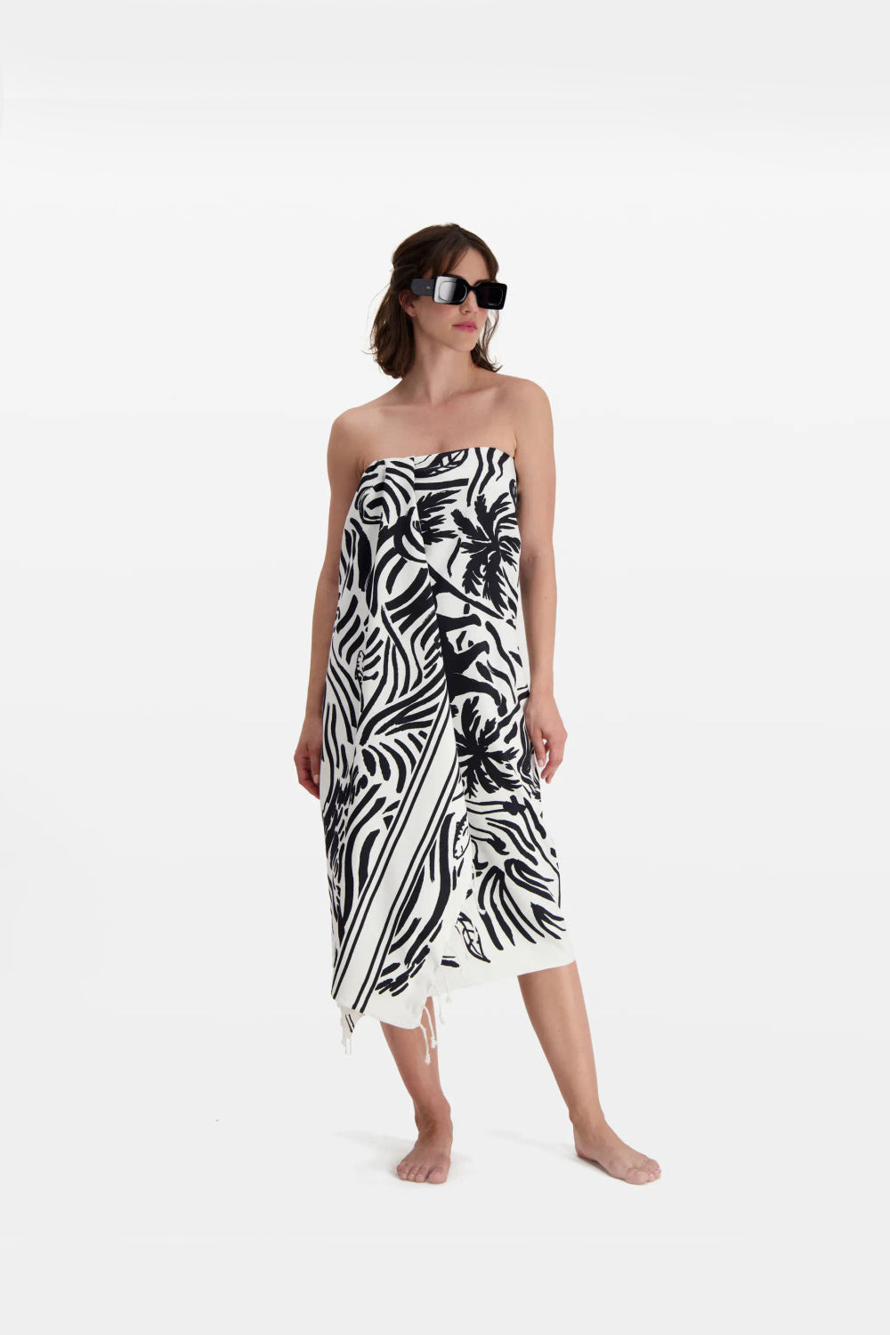 INOUI EDITIONS SUMATRA THIN TOWEL BLACK