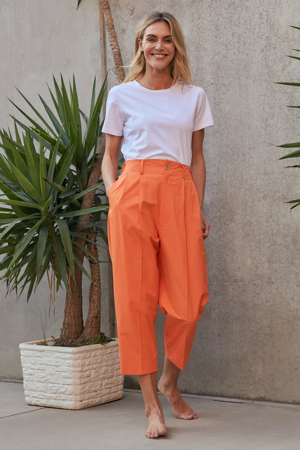 M.A. DAINTY ORANGE BIRD OF PARADISE CROPPED PANTS ORANGE