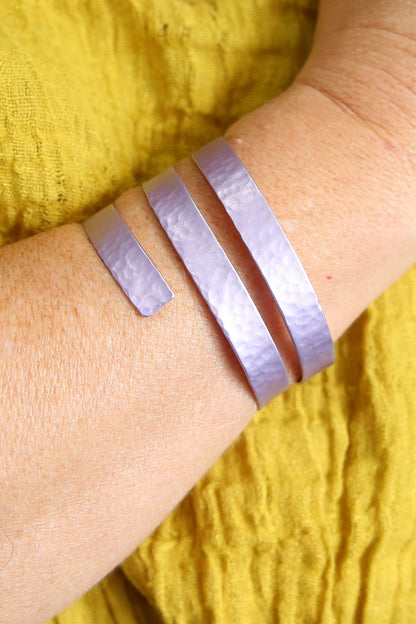 MONICA KREXA THICK SCUP BRACELET LAVENDER