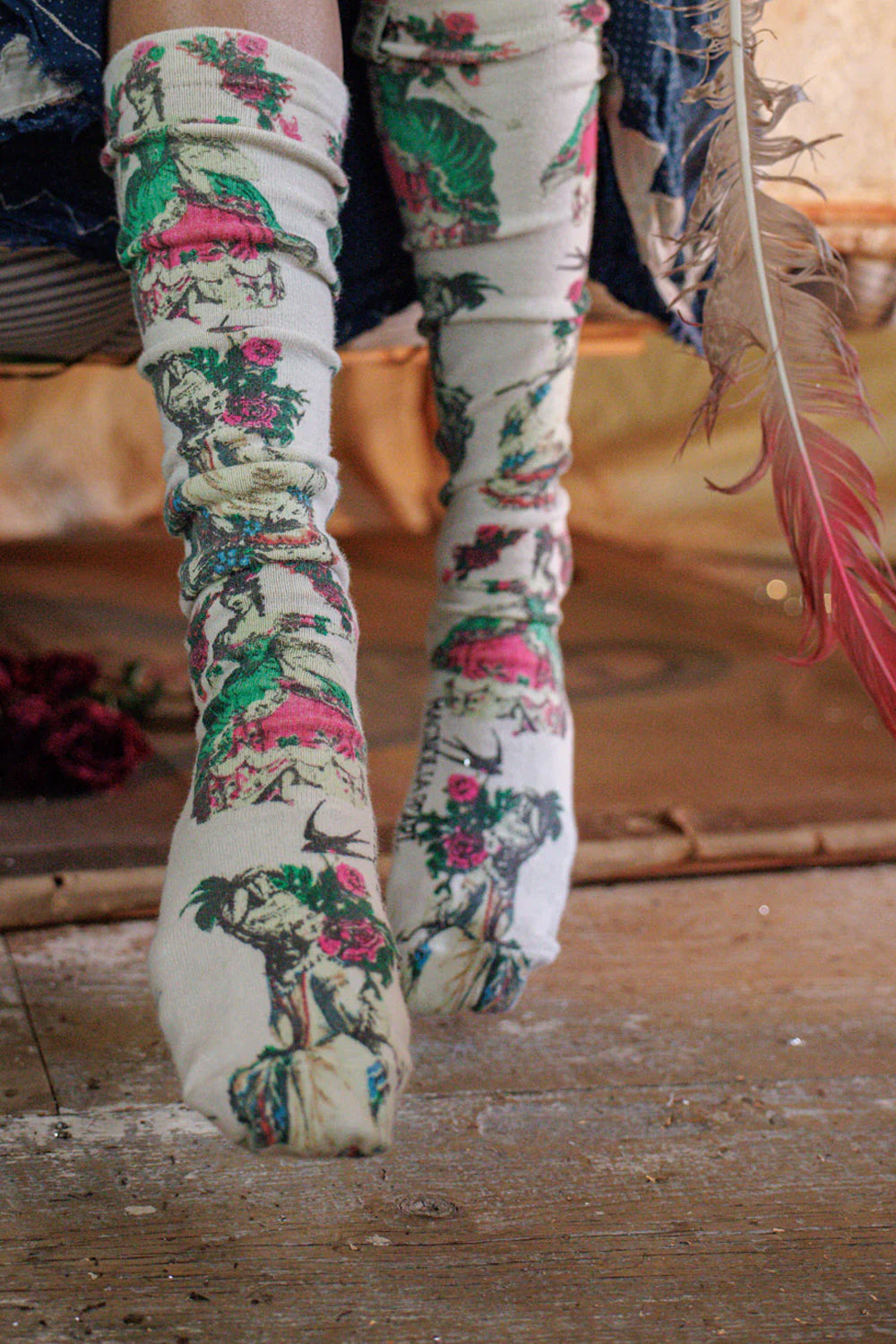**Pre-Order** La Dame Verte OTK Socks 225 Marquise