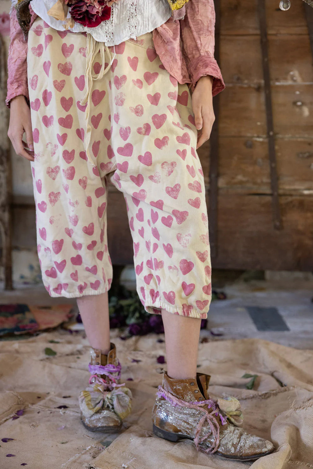 MAGNOLIA PEARL PRINTED CALI SWEAT SHORTS 100 EVER HEARTS