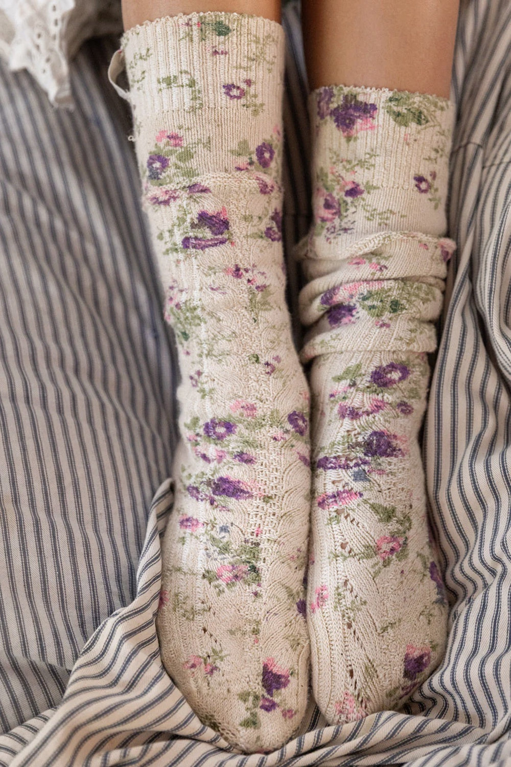 MAGNOLIA PEARL OTK FLORAL BIG DIPPER SOCKS 076 LAVENDER ROSE