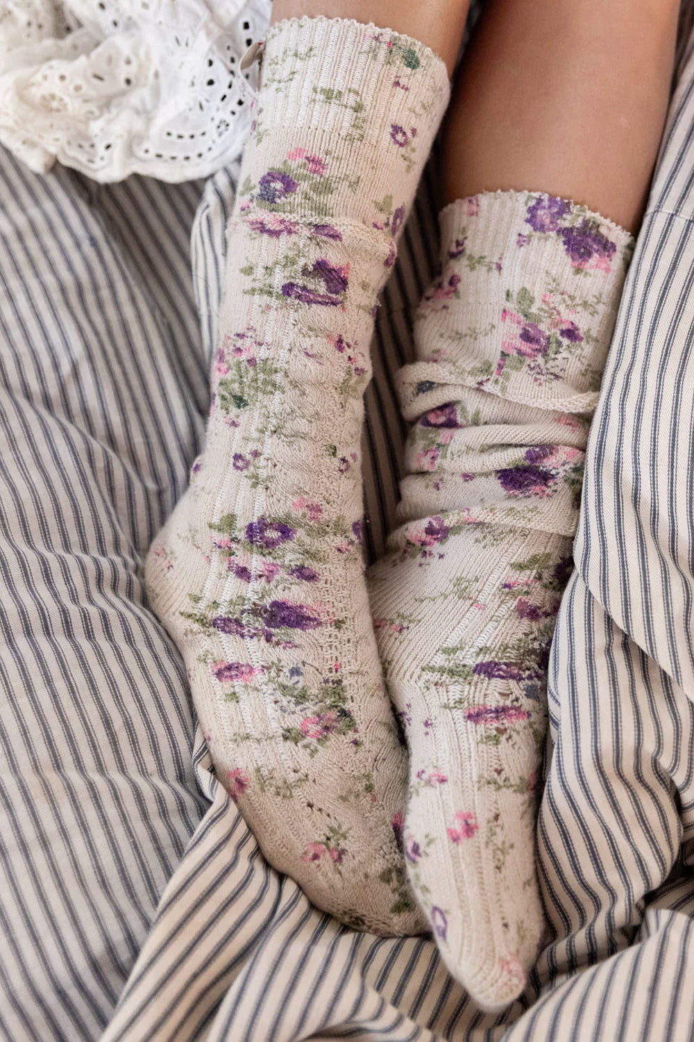 MAGNOLIA PEARL OTK FLORAL BIG DIPPER SOCKS 076 LAVENDER ROSE