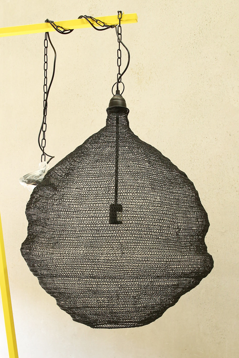 CROCHET WIRE ROUND BLACK PENDANT LAMP LARGE
