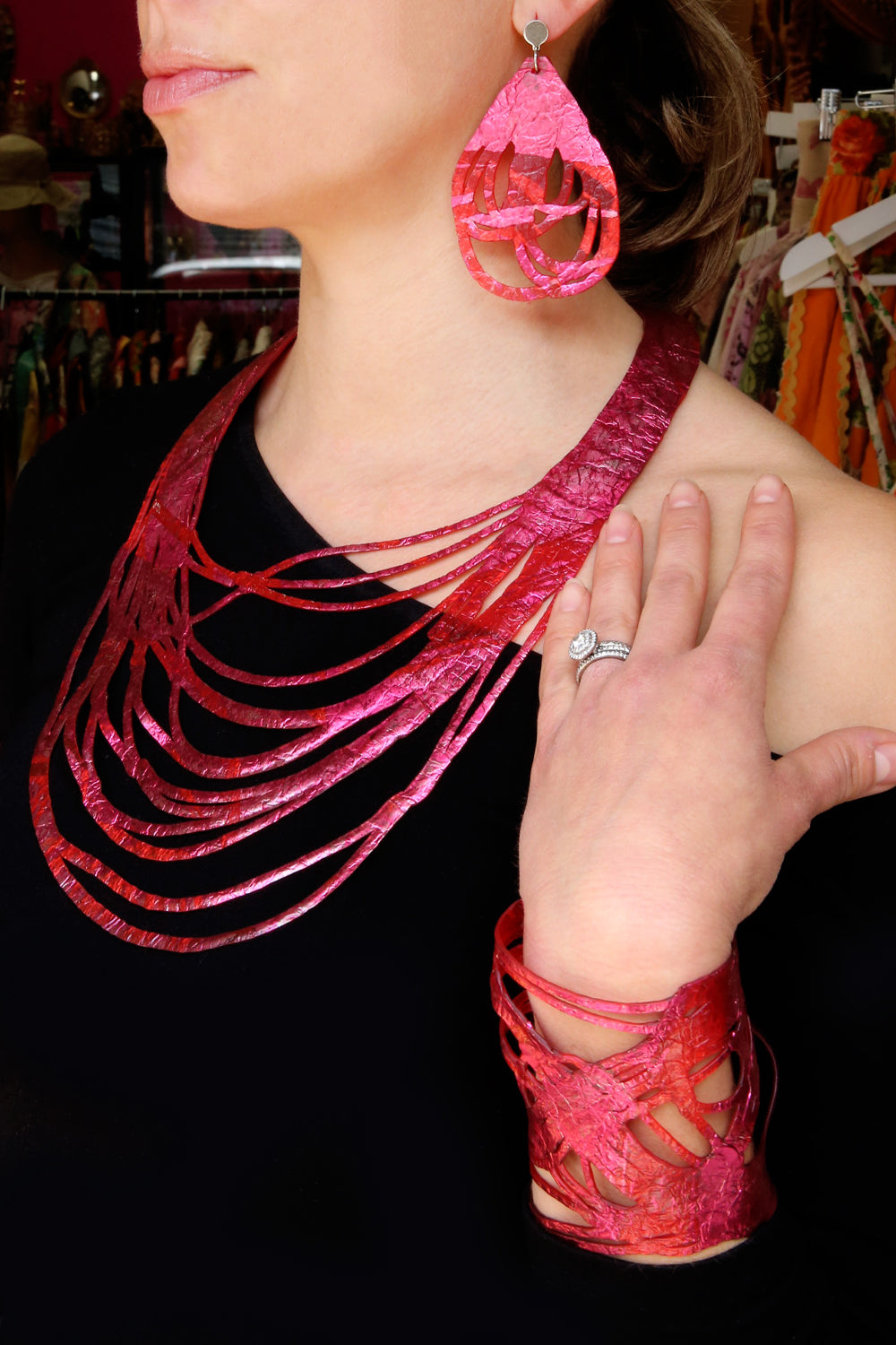Si Sabato Isabel Illusion Wrap Cuff Magenta
