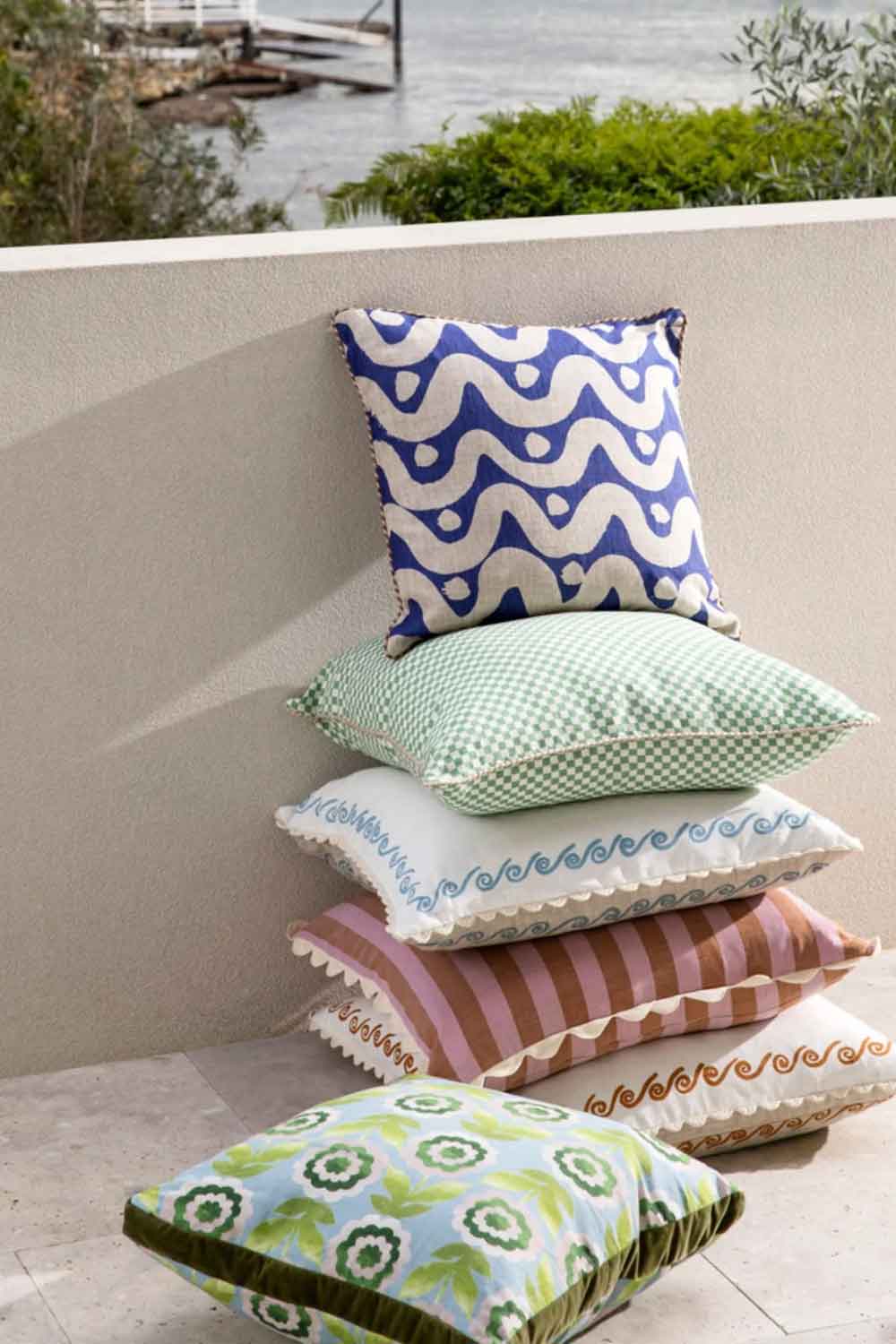 BONNIE AND NEIL CUSHION TIGGY BLUE 50CM
