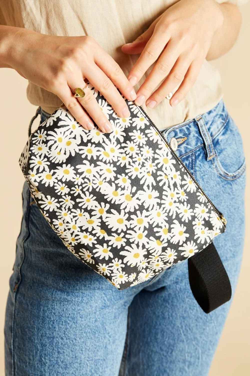 INOUI EDITIONS COSMETIC BAG PAMPA BLACK