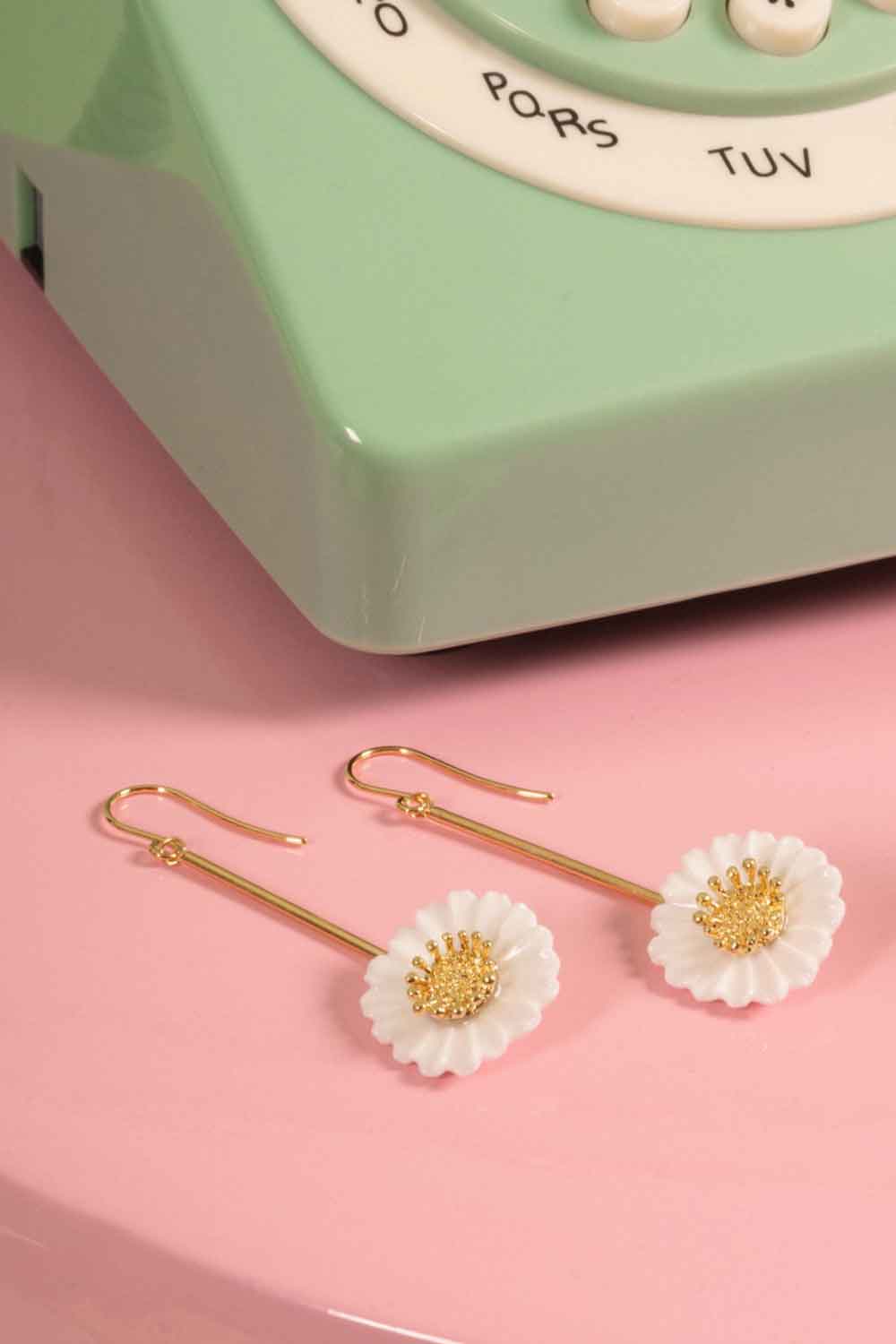 NACH DAISY GOLD PISTILL PENDANT EARRINGS