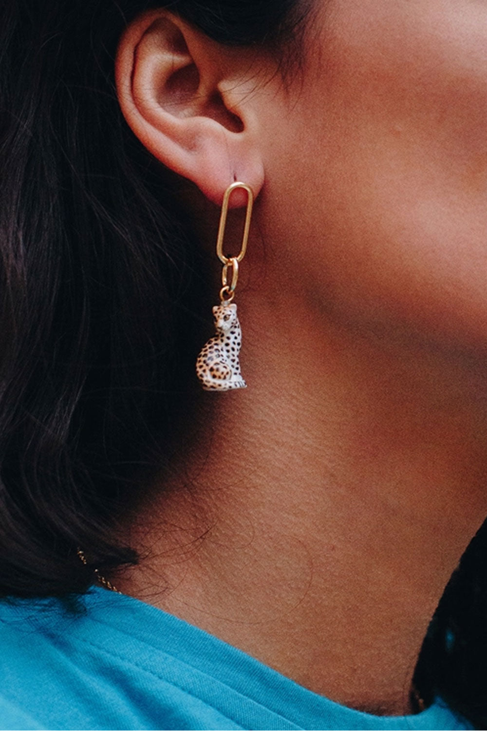 NACH SITTING LEOPARD PENDANT EARRINGS